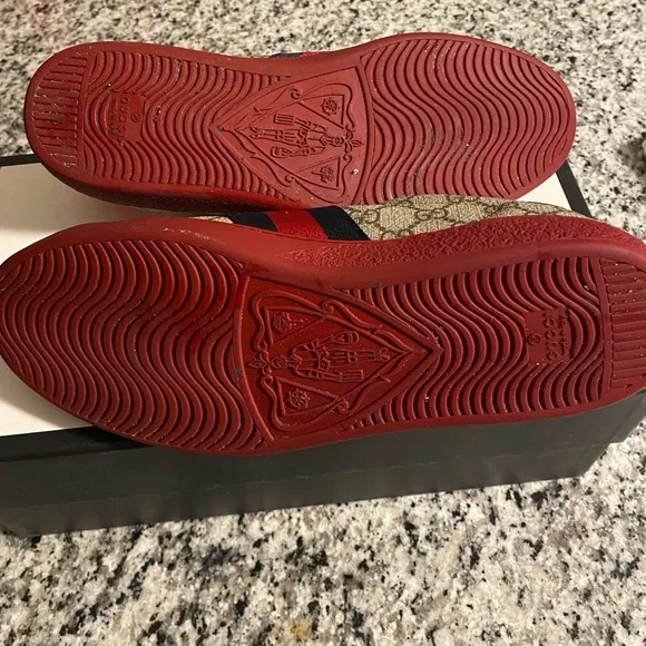 Gucci "New Ace" low-top sneaker in GG supreme canvas - Picture 6 of 12